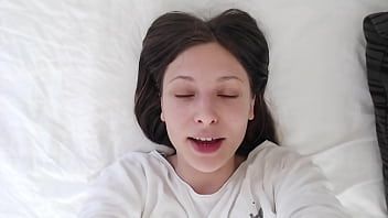Jouer Talia Mint vous souhaite le bonjour (expérience de petite amie virtuelle)