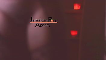 Reproduzir Modelo jamaicano - boni tryout reel de trabalhador de call center