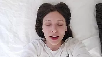 Reproduzir Talia mint deseja-lhe bom dia (experiência de namorada virtual)