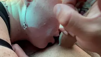 Riproduci Mostrami quanto ami il mio schiavo del cazzo. perso per lui, succhialo.