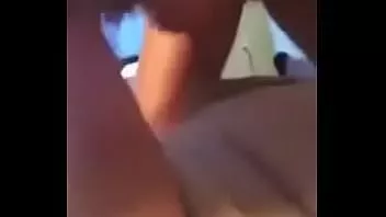 চালান নেটফ্লিক্স এবং স্লুটি সহপাঠীর সাথে চিল