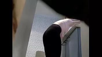 Reproduzir Milf ucraniana sacanagem lavando a boceta e mostrando peitos pequenos