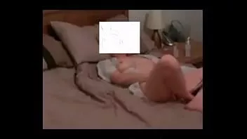 চালান আমার মায়ের জন্য একটি সুন্দর উপহার। লুকানো ক্যামেরা