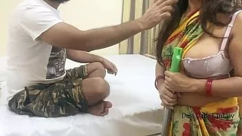 تشغيل الهندي خادمة مارس الجنس من قبل المالك من أجل المال - الساخنة بوف الإباحية