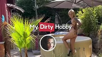Putar Petite arya laroca melebarkan kakinya memohon bfnya untuk menidurinya di tengah lingkungan - hobi kotor saya