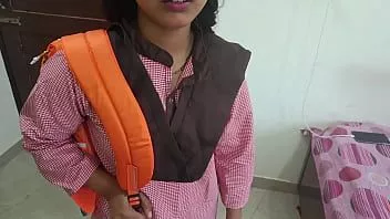 Reproduzir Alpana estava transando com o namorado na época da faculdade e sexo com uniforme universitário em áudio hindi claro, ela estava chupando pau na boca e fodendo dolorosamente
