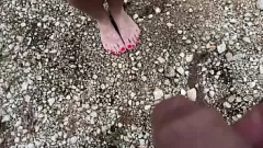 Reproduzir Carmen Varta e Andre Z: encontro de urina na praia quente - pés imundos e adoração de bunda