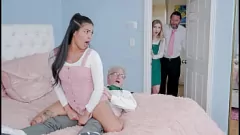 播放 同父异母的交换：Harlow West、Maya Farrell、Jay Crew 和 Jack Vegas - 青少年铁杆三人组