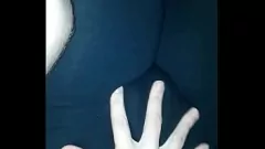 Riproduci Coppia amatoriale vestita diventa intima: la dominatrice tocca la figa calda in un video fatto in casa