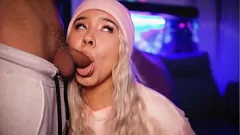 Putar Horny Blonde dan Latina Babe berbagi ayam keras di acara cam live