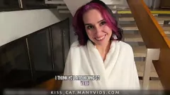 Putar Penjemputan di Hotel: Blowjob Umum yang Kasar dan Seks dengan Babe Rusia Kecil