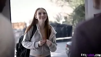 Abspielen Charles Dera ist eine einsame Witwe, die eine frische Muschi zum Ficken will. er will heimlich ihre söhne freundin maya kendrick und manipuliert sie, um mit ihm Sex zu haben.
