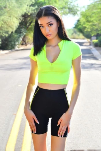 अभिनेता Scarlett Bloom
